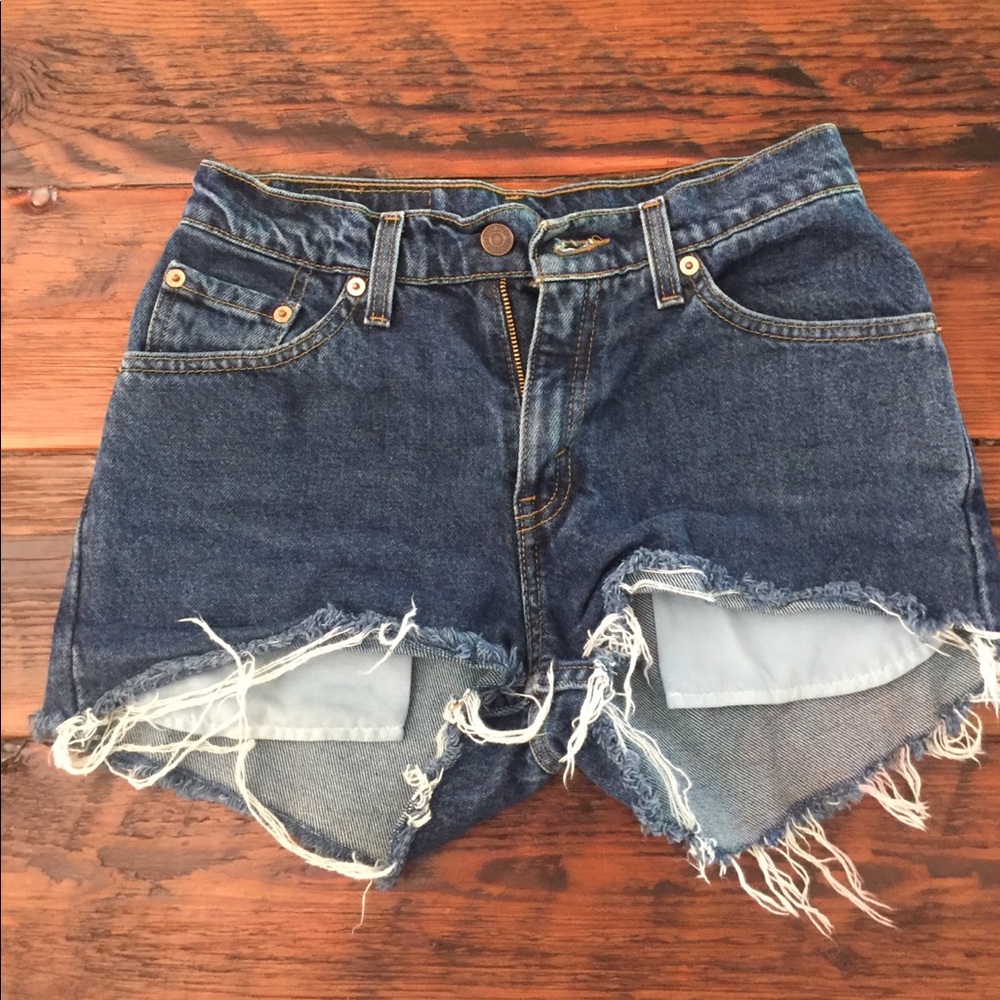 Vintage Levi’s high waisted mom jean shorts